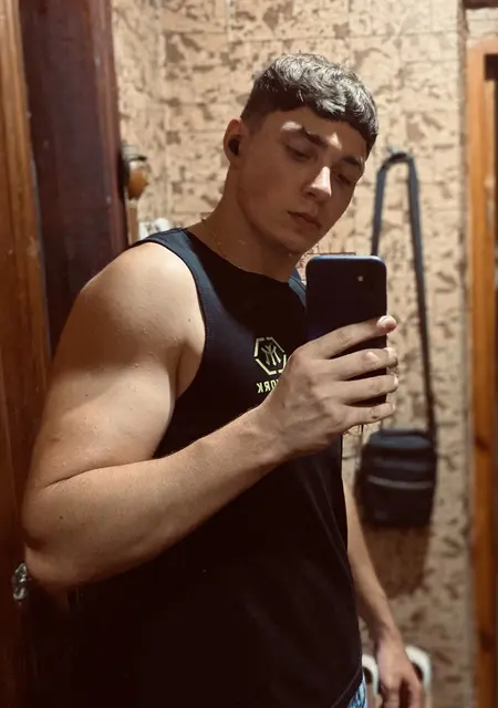 Я Влад, 20, из Варшавы, ищу знакомство для общения