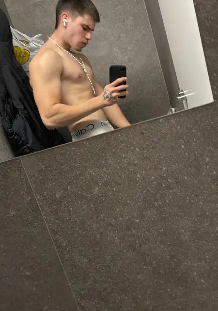 Jairo de Terrassa, tengo 18 años, listo para conocer para lío de una noche