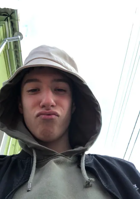 Виктор з Харкова, мені 27 років, познайомлюсь для вірт