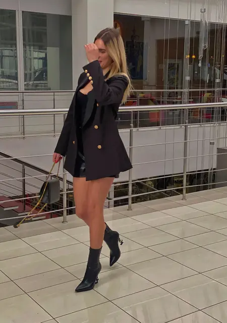 Я Елена, 29 років з Києва, шукаю знайомство для спілкування