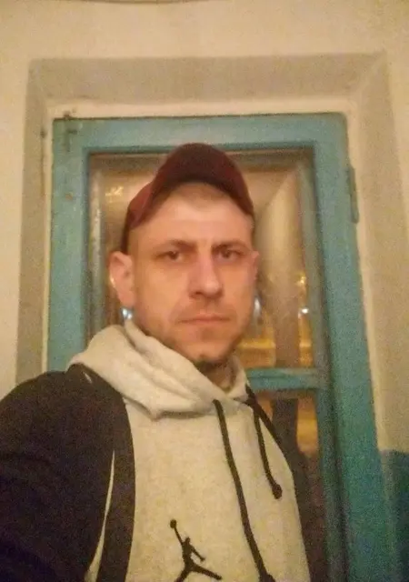 Я Дмитрий, 38, из Новомосковска, ищу знакомства на одну ночь