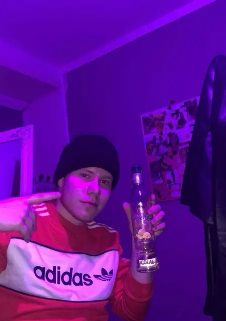 Я Paulí, 18, знакомлюсь без обязательств в Праге