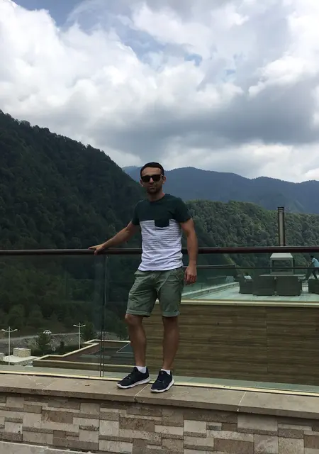 Илья из Краматорска, ищу на сайте приятное времяпровождение