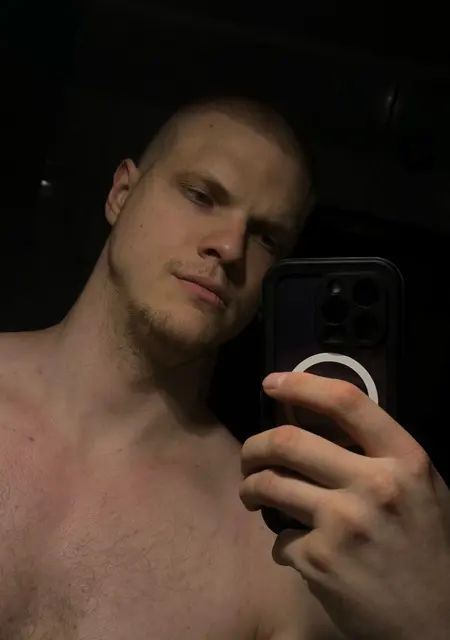 Olexandr з Луцька, мені 26 років, познайомлюсь для постійних стосунків