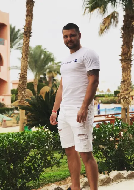 Я Игорь, 29, знакомлюсь для открытые отношения в Саттон