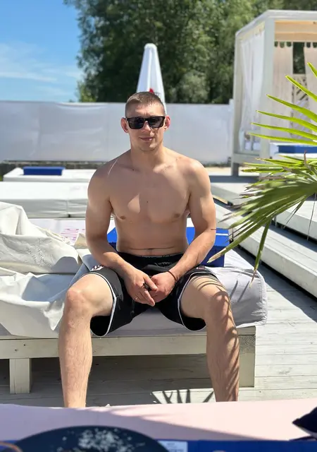 Кирилл из Золочева, мне 25, познакомлюсь для вирта