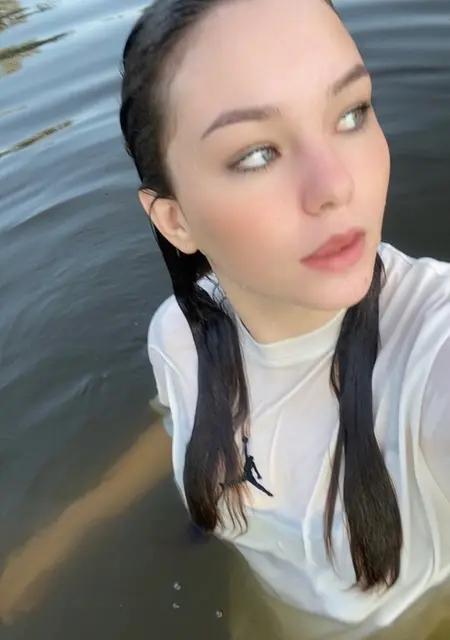 Маша из Брюсселя, мне 18, познакомлюсь на одну ночь