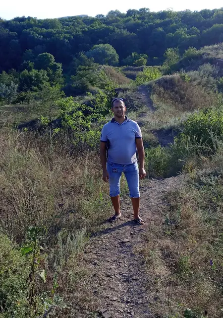 Алекс из Алчевска, мне 38, познакомлюсь на одну ночь