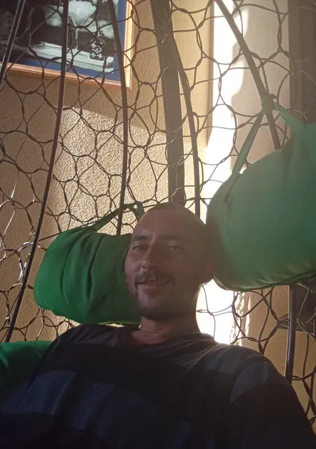 Я Олег, 32 років з Луганська, шукаю знайомства без зобов'язань