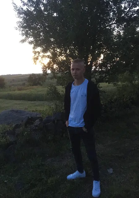 Я Роман, 19, из Ровно, ищу знакомство для постоянных отношений