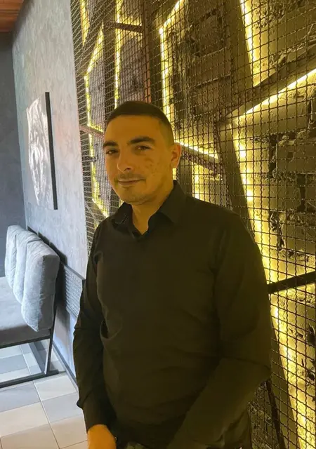 Евгений з Мелітополя, мені 27 років, познайомлюсь для вірт