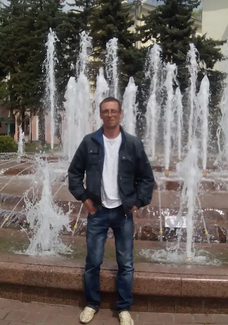 Я Саша, 46, из Ужгорода, ищу знакомство для постоянных отношений