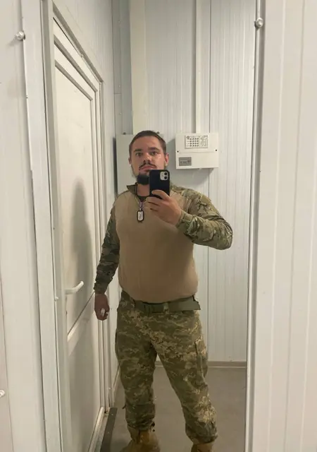 Дима из Николаева, мне 22, познакомлюсь на одну ночь