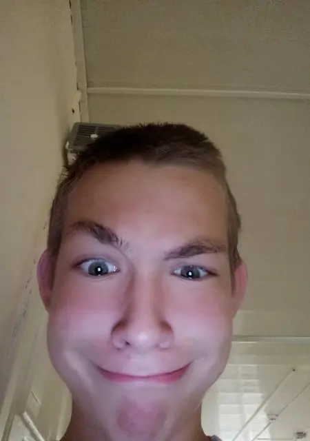 Я Рома, 19, знакомлюсь без обязательств в Донецке