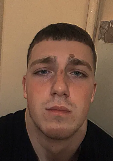 Я Антон, 19, знакомлюсь на одну ночь в Ужгороде