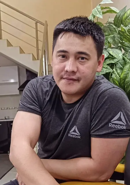 Артур из Брюсселя, ищу на сайте знакомства без обязательств