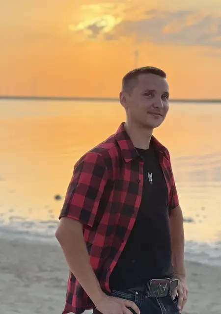 Александр из Херсона, ищу на сайте знакомства на одну ночь