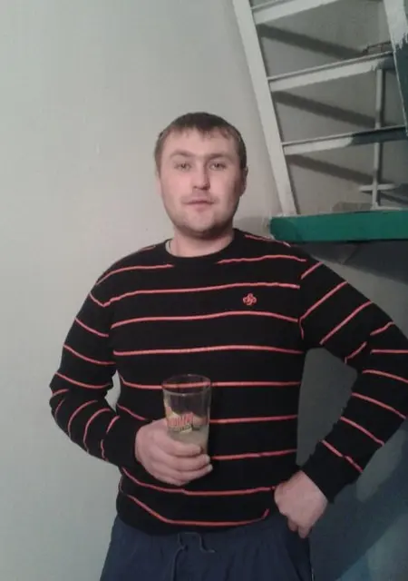 Я Саня, 40, из Мариуполя, ищу знакомства без обязательств