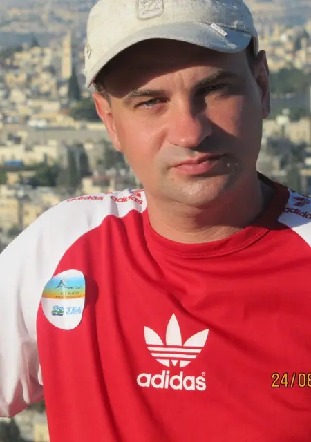 Рома из Черновцов, ищу на сайте постоянные отношения