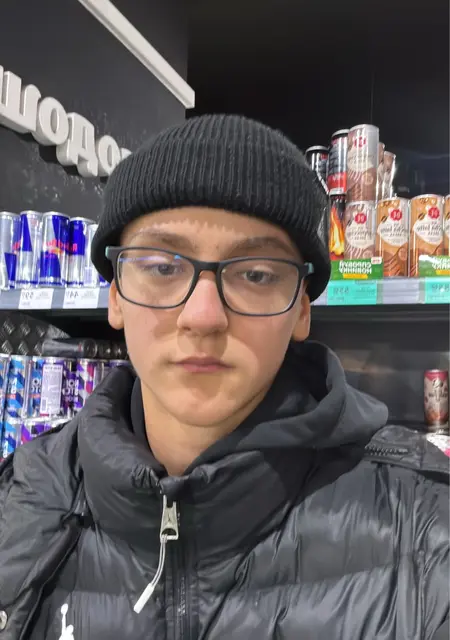 Я Платон, 19, знакомлюсь на одну ночь в Днепре