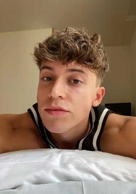 Soy Silas, 23 años, conociéndome para chatear en Bilbao