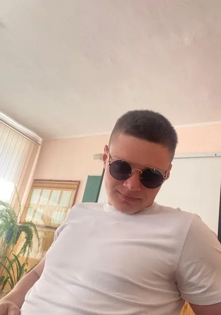 Я Саша, 21, знакомлюсь без обязательств в Киеве