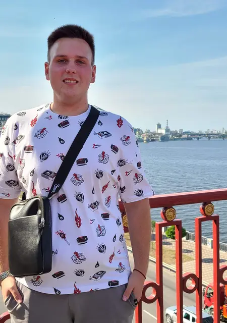 Я Алексей, 21, из Киева, ищу знакомство для приятного времяпровождения