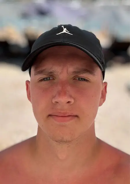 Я Богдан, 20, из Днепра, ищу знакомство для вирта