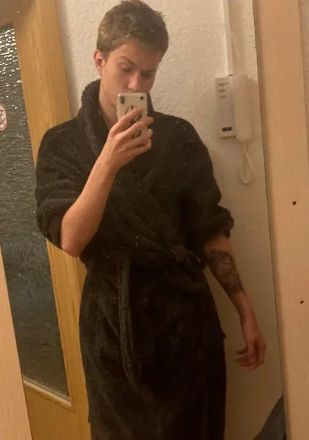 Максим из Гюстров, мне 22, познакомлюсь на одну ночь