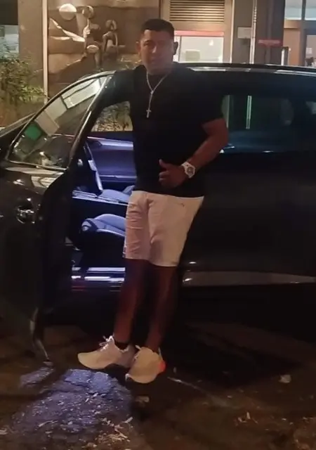 Soy Tony, 41 años, conociéndome para conversación virtual en Barcelona