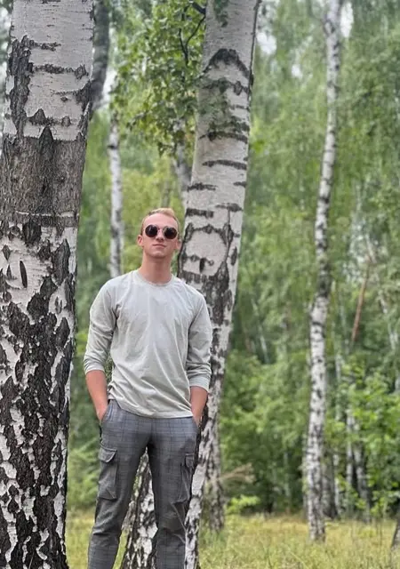 Я Артем, 20, из Обухова, ищу знакомства на одну ночь