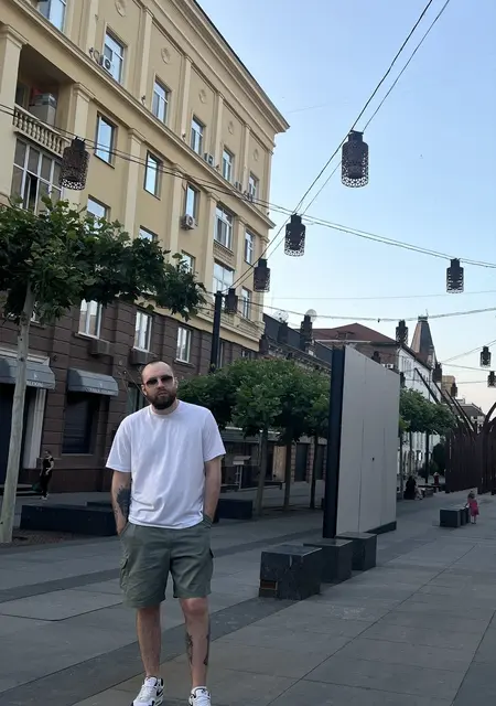 Я Александр, 30, из Сум, ищу знакомство для приятного времяпровождения