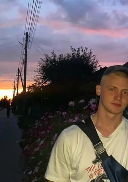 Ростислав из Конотопа, мне 20, познакомлюсь для приятного времяпровождения