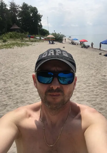 Саша из Львова, мне 50, познакомлюсь без обязательств