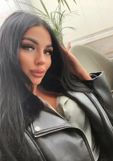 Я Алина, 25, из Луганска, ищу знакомства без обязательств