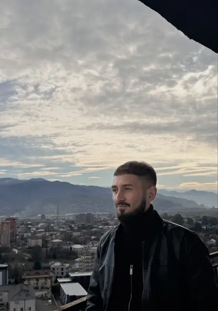 Я Аааа, 22, из Тбилиси, ищу знакомство для постоянных отношений