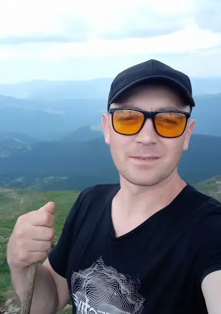 Виталий из Кривого Рога, ищу на сайте общение