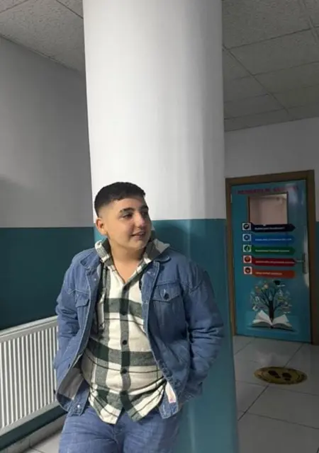 Я Mert Ali, 25, знакомлюсь на одну ночь в Мерсине