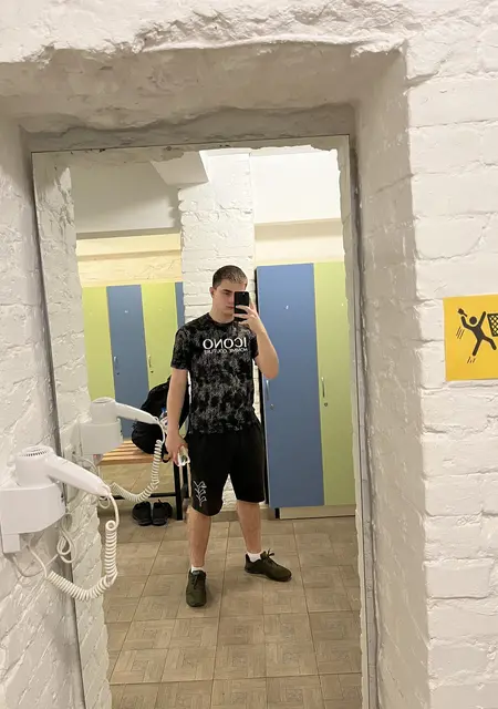 Богдан з Харкова, мені 19 років, познайомлюсь на одну ніч