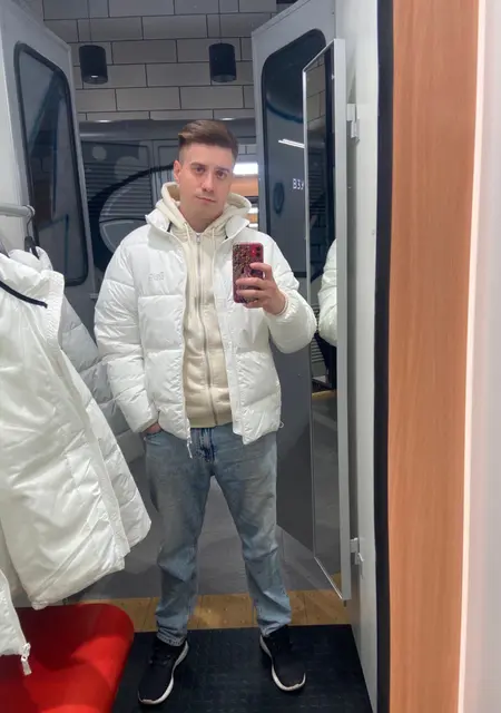 Паша из Харькова, мне 29, познакомлюсь для приятного времяпровождения