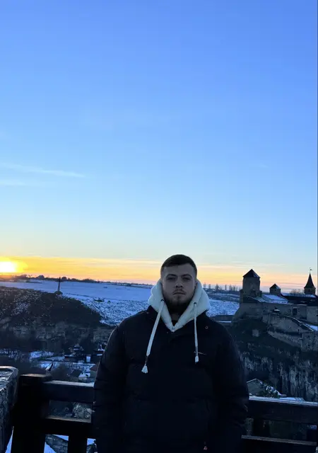 Я Олександр, 25 років, знайомлюсь для вірт у Харкові