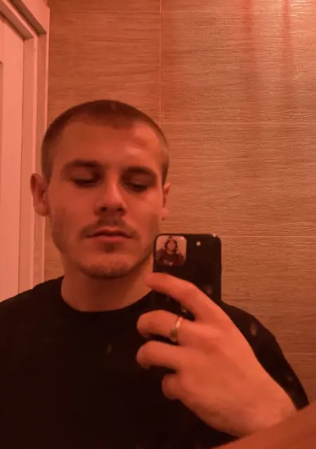 Виталий из Амстердама, мне 22, познакомлюсь без обязательств