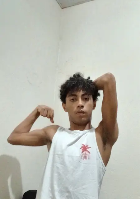 Israel Nickolas из Мараба, мне 18, познакомлюсь на одну ночь