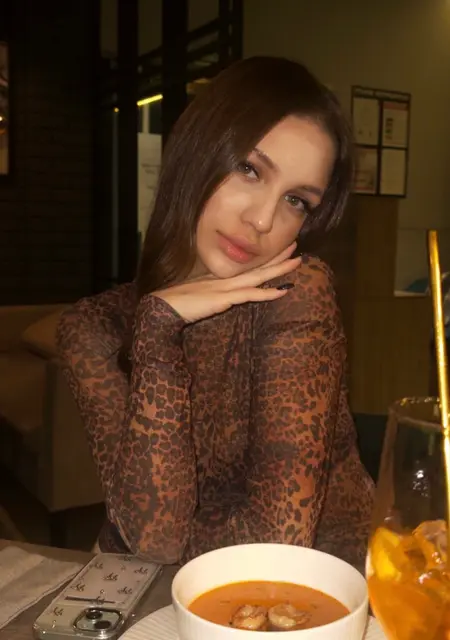 Яна из Черкасс, мне 18, познакомлюсь на одну ночь