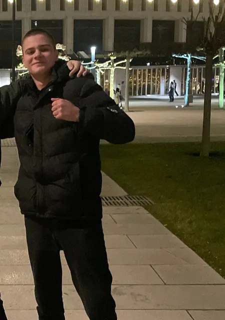 Кирилл из Донецка, мне 19, познакомлюсь на одну ночь