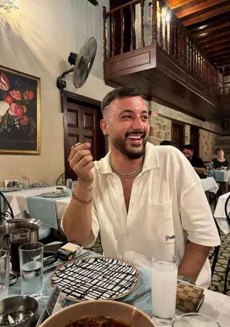 Mert из Стамбула, ищу на сайте знакомства на одну ночь