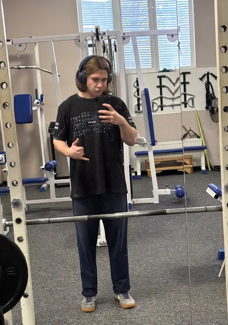 Артем из Херсона, ищу на сайте знакомства на одну ночь