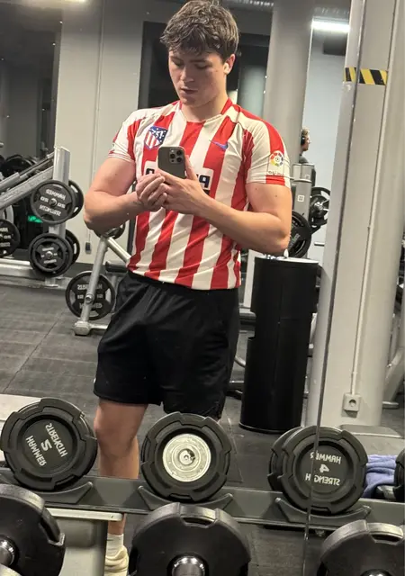 Я Yarik, 19, из Пазарджика, ищу знакомство для совместных путешествий