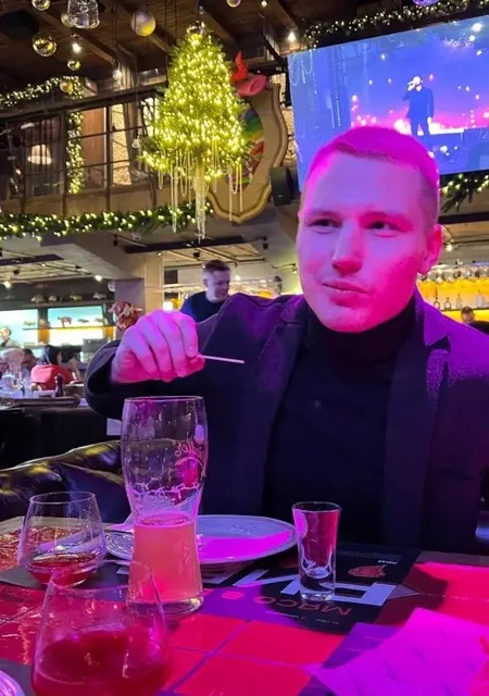 Я Станислав, 23, знакомлюсь на одну ночь в Нью Малден