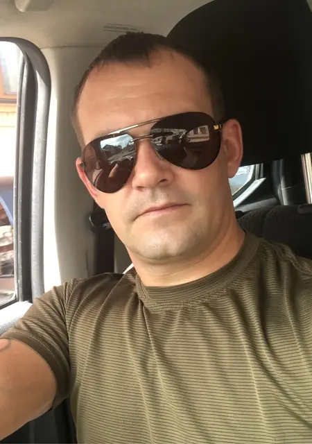 Артур из Кропивницкого, мне 37, познакомлюсь для приятного времяпровождения